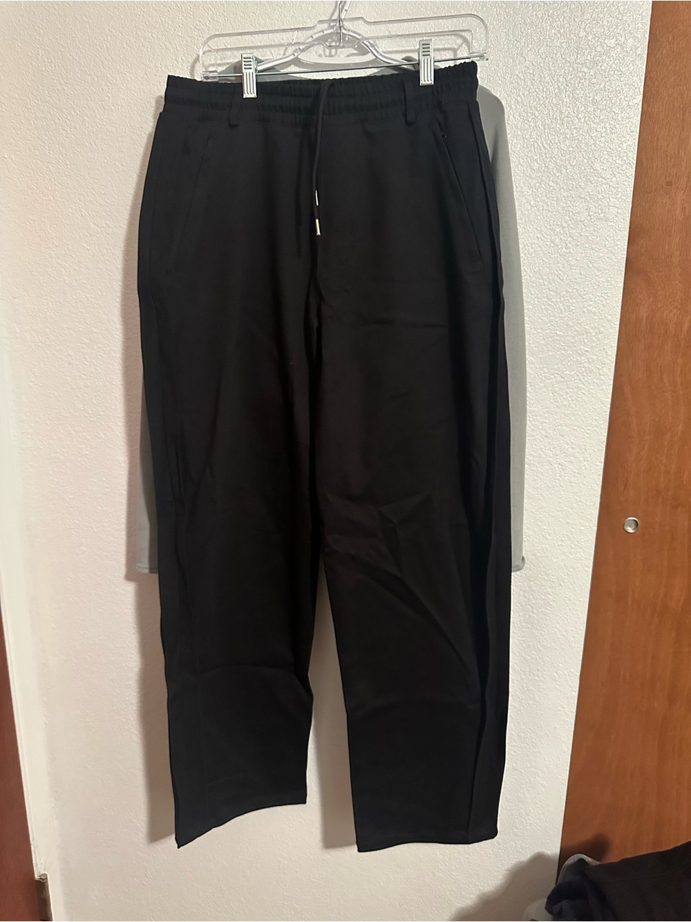 ALO Yoga NWOT Men's Black pants with Drawstring Waist
